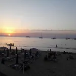 Santa Barbara شقة