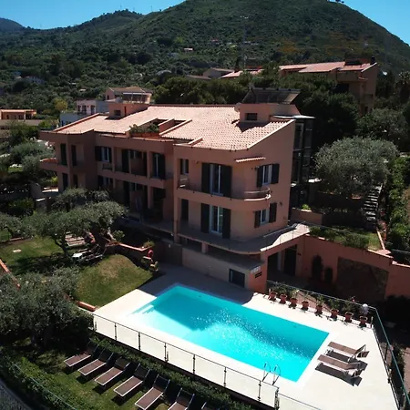 Santa Barbara Apartment *