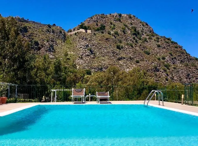 圣巴巴拉公寓 * 切法卢