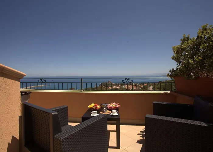 Santa Barbara Apartment *