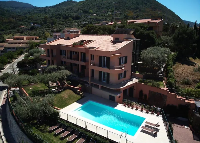 Santa Barbara Apartment *