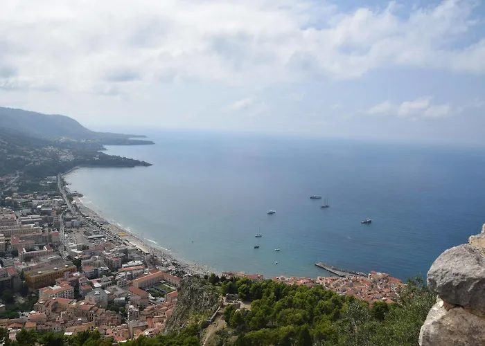 圣巴巴拉公寓 * 切法卢