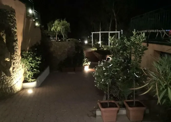 圣巴巴拉公寓 * 切法卢