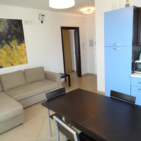 Santa Barbara Apartment *